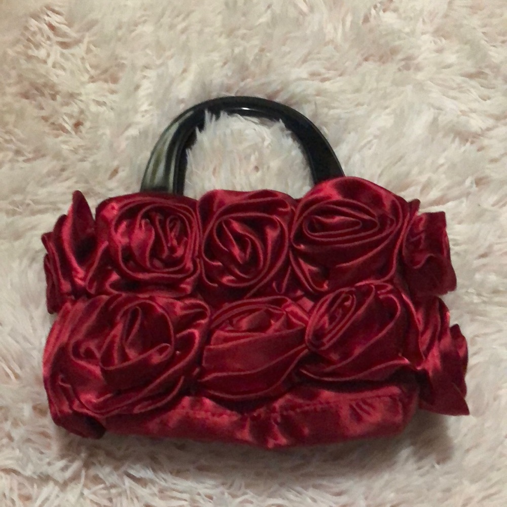 I’m selling a purse that has velvety roses all over it and it’s really soft